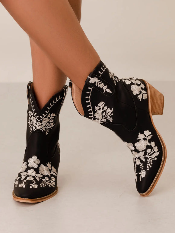 Caroline Boot